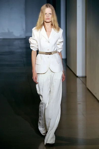 Look 19